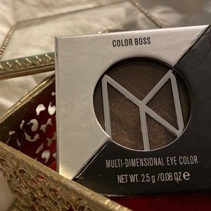 Il makiage color boss shade: 95 news flash